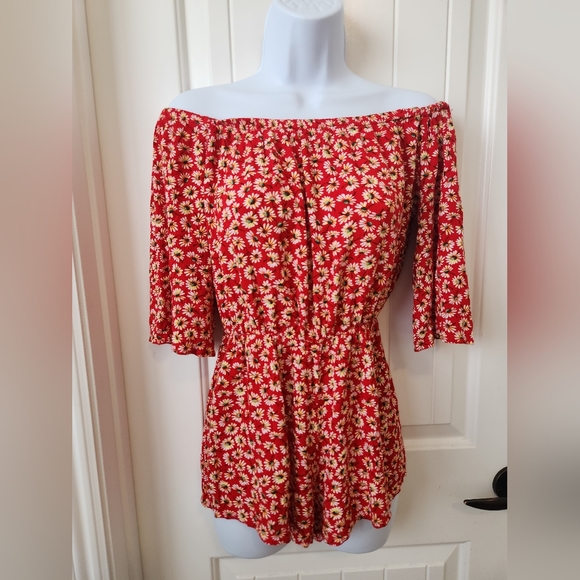 See you Monday off the shoulder red romper w/ yellow daisies Size M | Like New - Picture 5 of 11